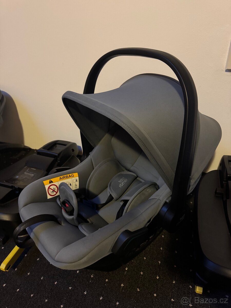 Autosedačka Britax Romer baby safe core + základna
