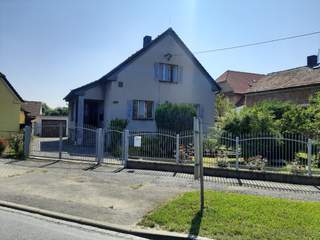 K prodeji rodinný dům v Holýšově 169m2 .