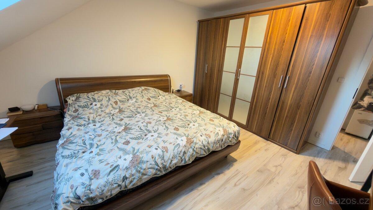 CELOMASIVNÍ LOŽNICE