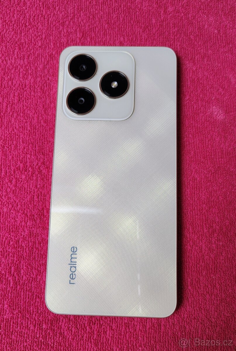 Krásný zlatý REALME C61 – jako nový, plně funkční, v záruce