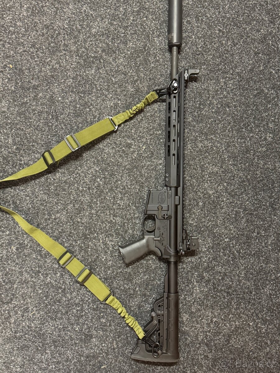 Puška samonabíjecí AR-15 mossberg MMR s tlumičem hluku