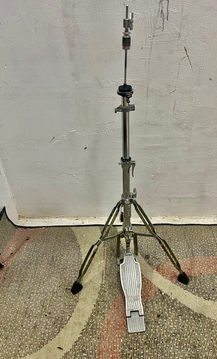 Tama hihat.