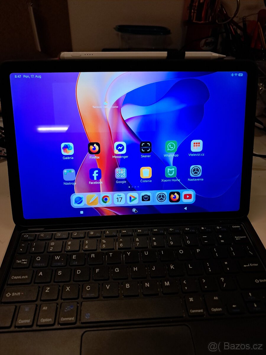 Redmi Pad 2 s klávesnici a touch pad myši