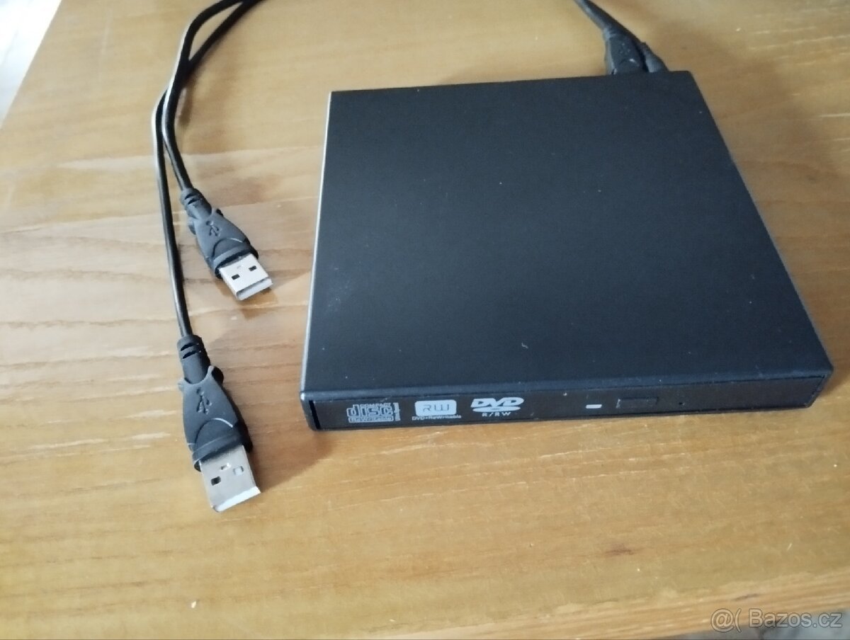 Externí DVD-RW, USB.
