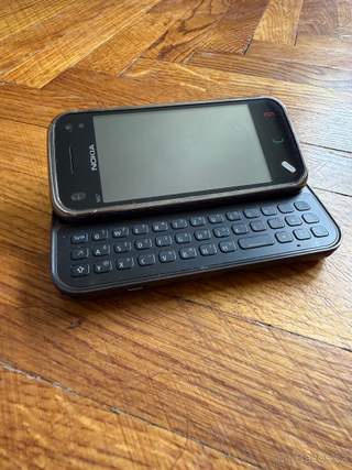 Nokia N97 mini, nefunčná, treba novú batériu