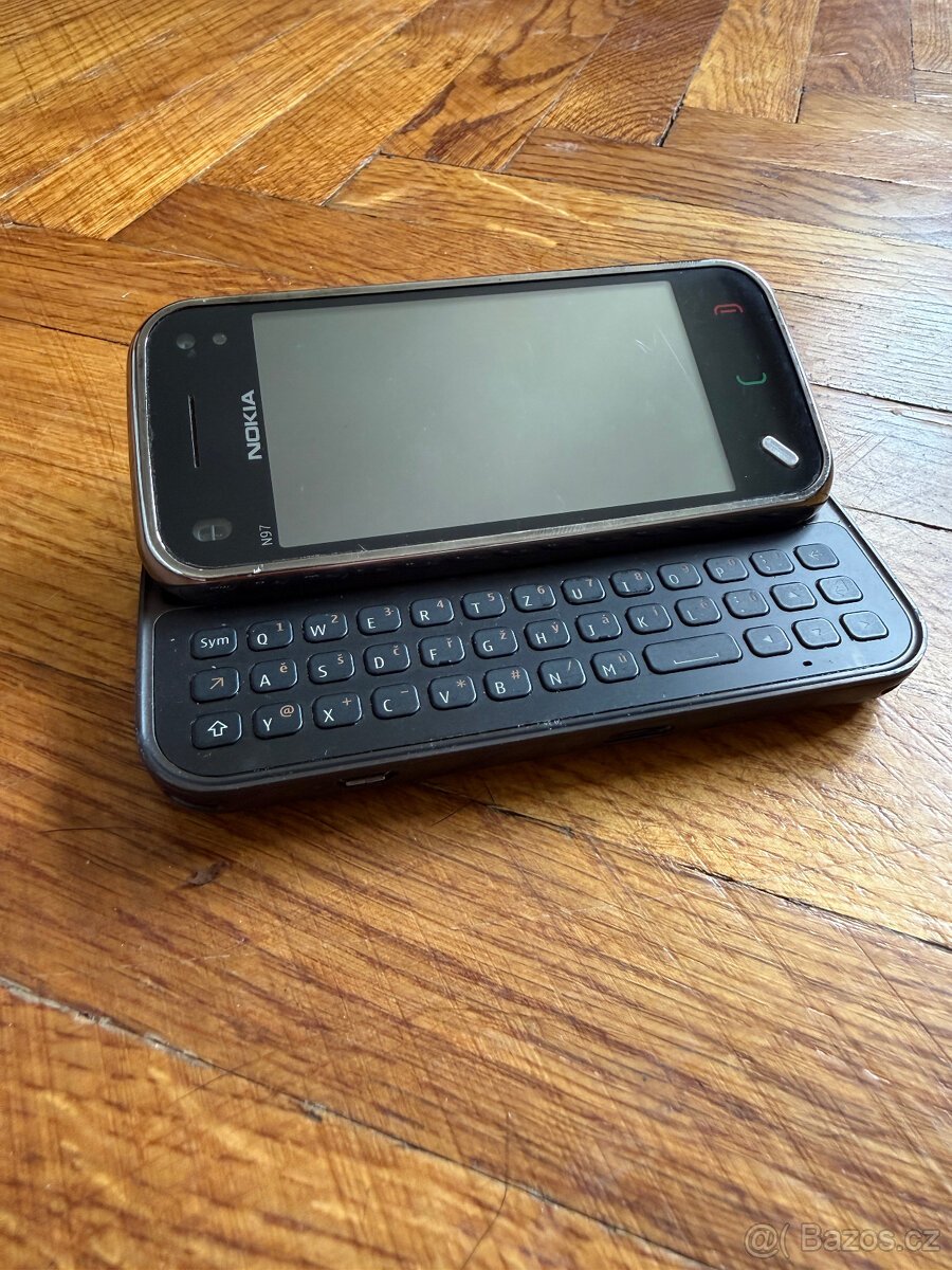 Nokia N97 mini, nefunčná, treba novú batériu