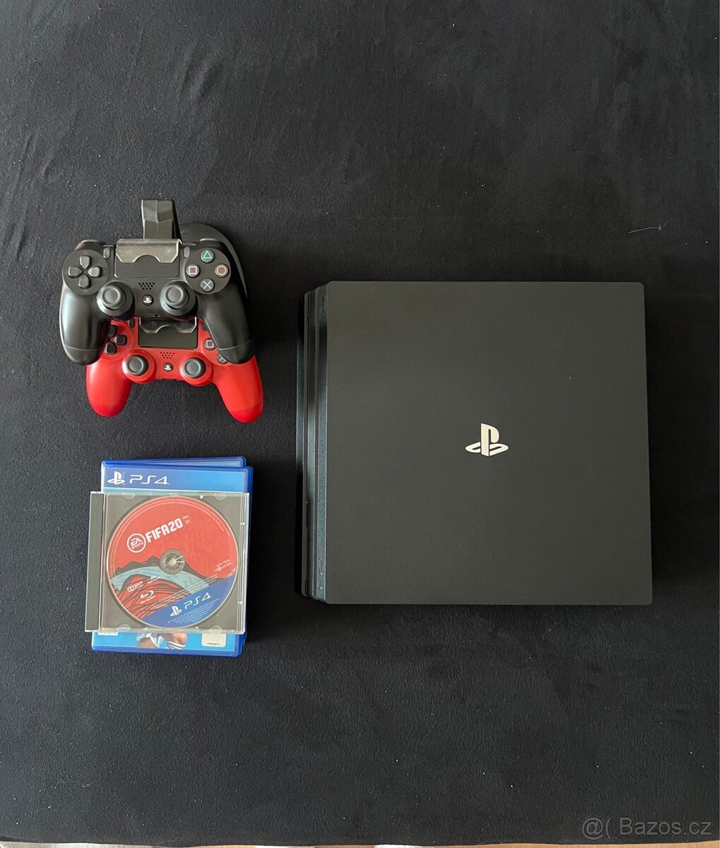 PlayStation 4 PRO + 2 ovladače + hry