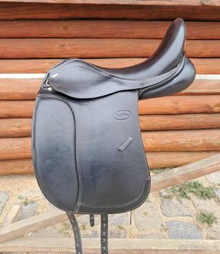 Drezurni sedlo Kentaur Young Dressage 17"/3