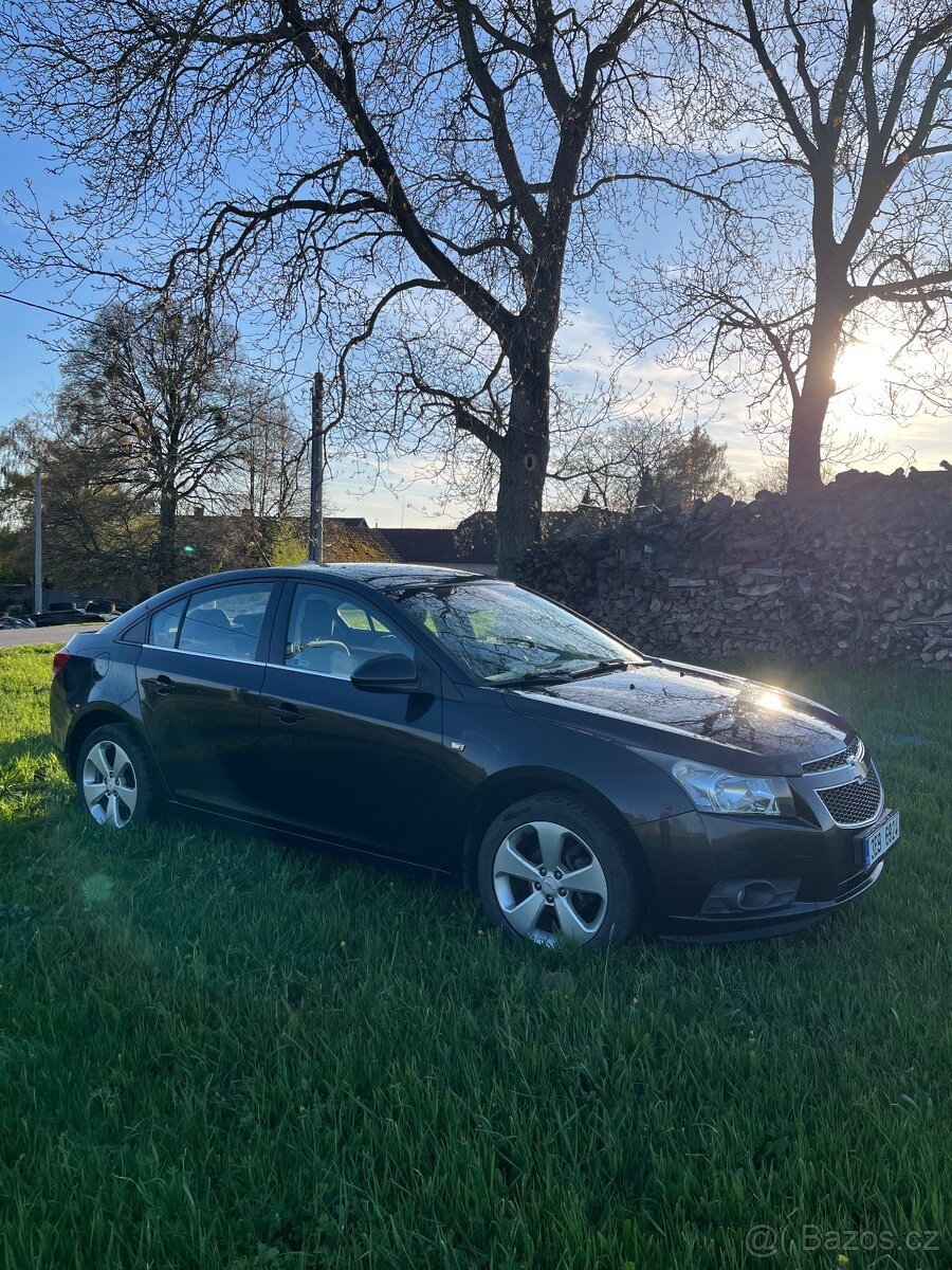 Chevrolet Cruze 1.8 104 kW – spolehlivý sedan, 2. majitel