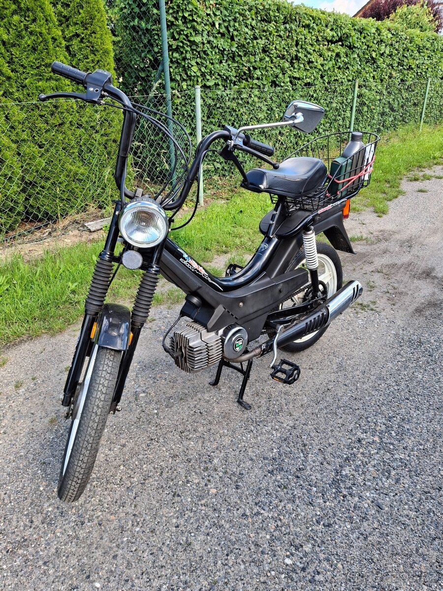Manet Korado 2 kW, po servisu, 12V Klakson, blinkry