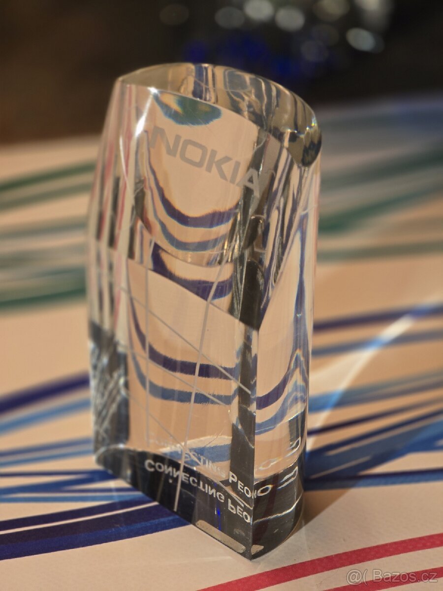 Nádherné skleněné ručně broušené těžítko NOKIA, unikát