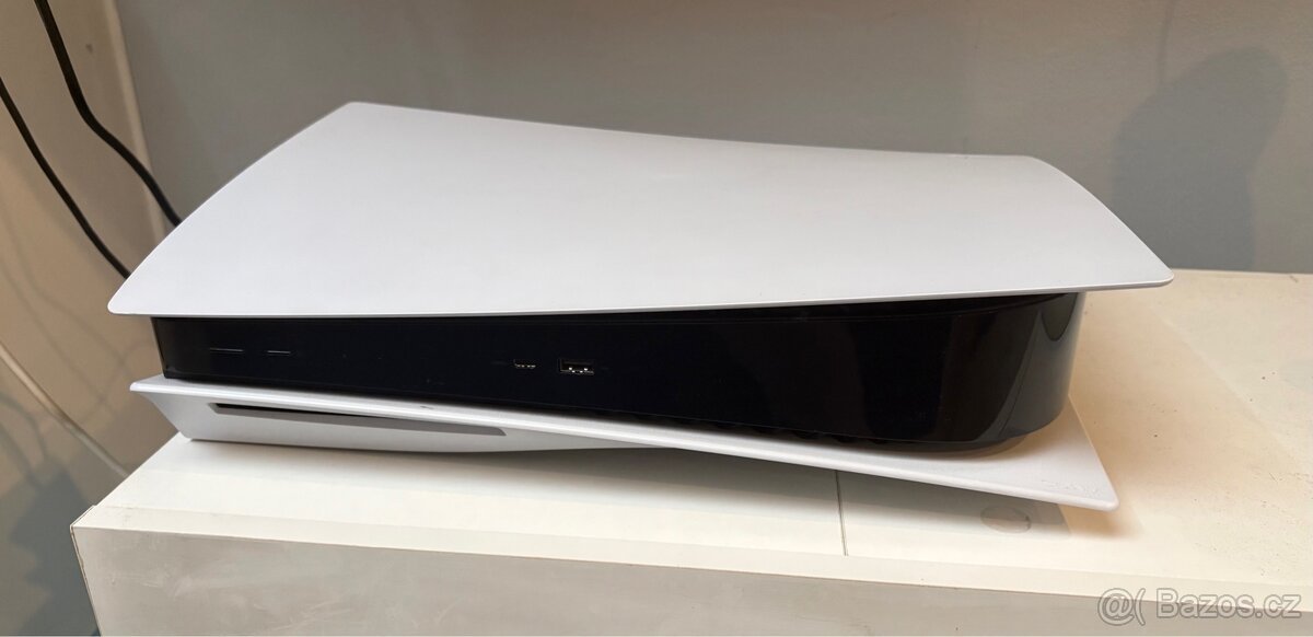 Herní konzole PS5 s mechanikou + 2 dualsense + 1TB SSD
