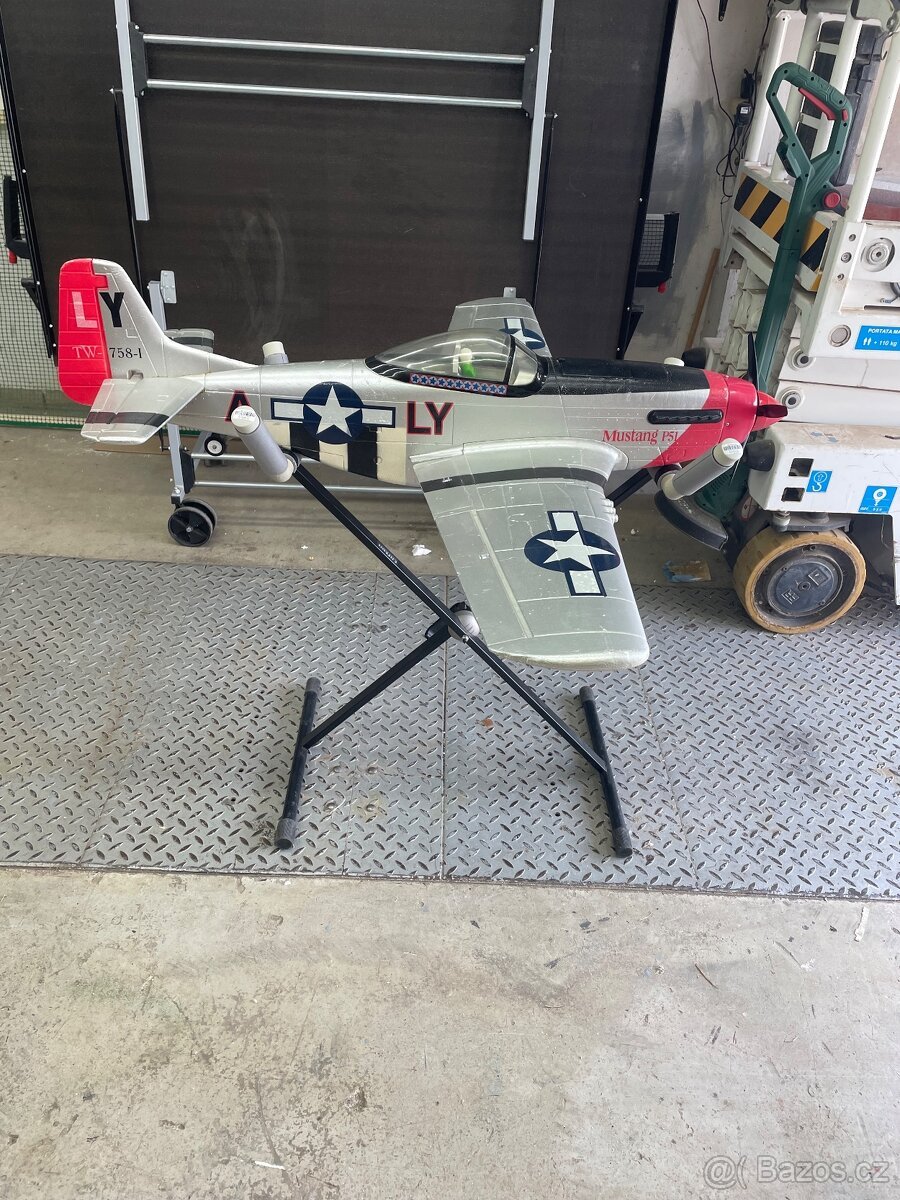 Rc mustang 1400mm