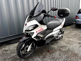 Aprilia SR MAX 300, najeto 11tkm, TOP, doplňky, ČR původ