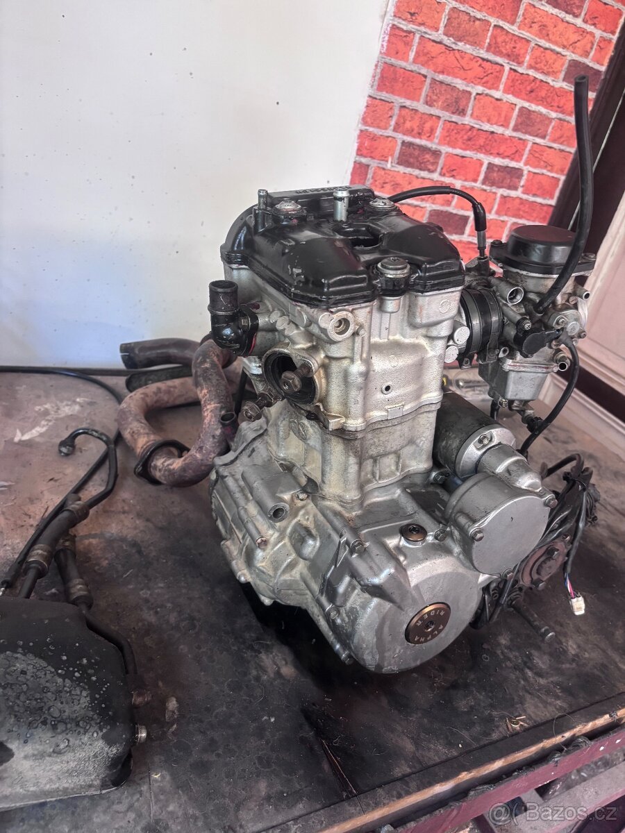 Suzuki LTZ motor