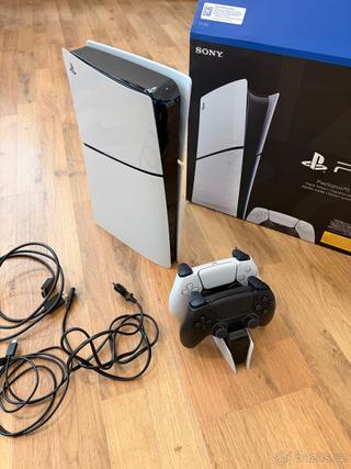 Playstation 5 Slim Digital + příslušenství, v záruce