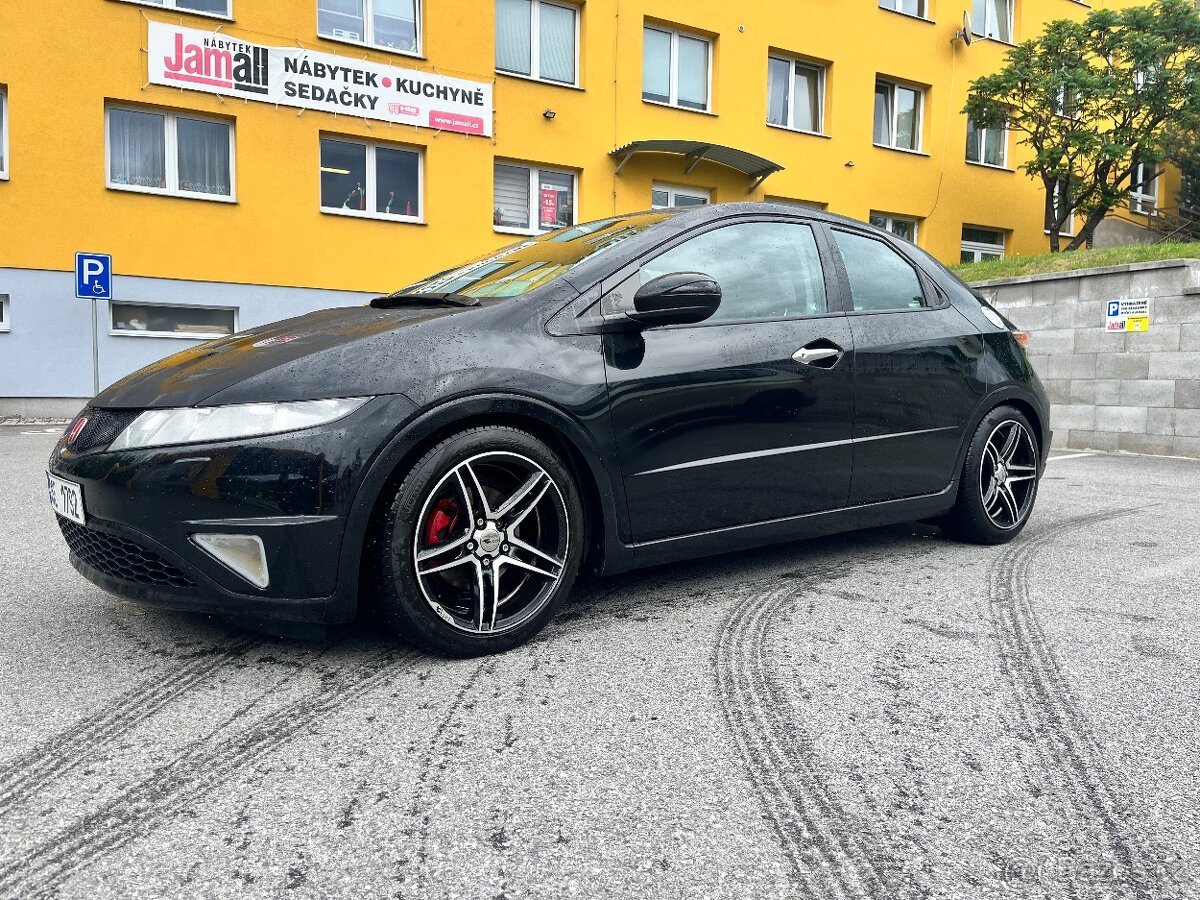 Honda CIVIC 2.2 i-cdti SLUŠNÝ STAV
