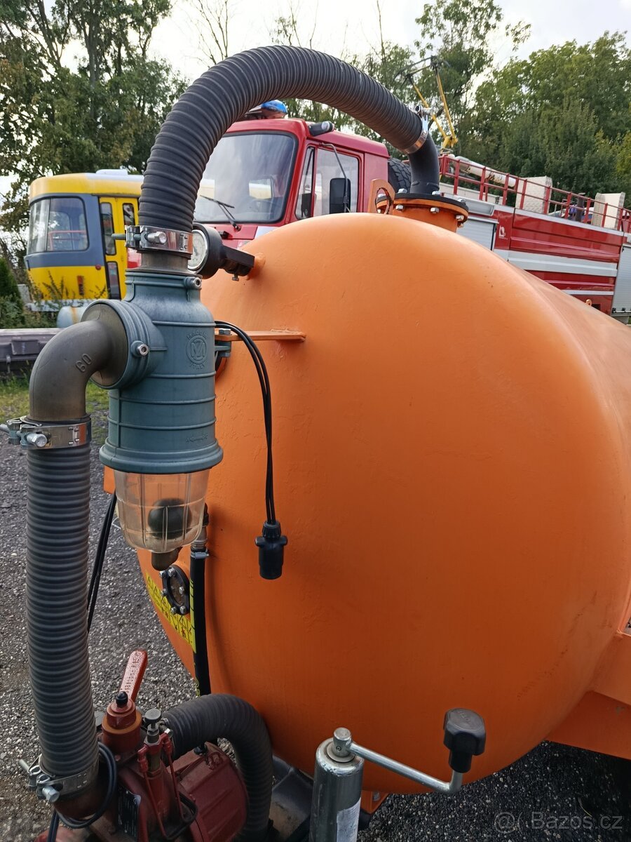 Fekální cisterna za malotraktor nebo traktor