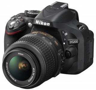 Nikon D5200 + 18-105 AF-S DX VR//64gb karta