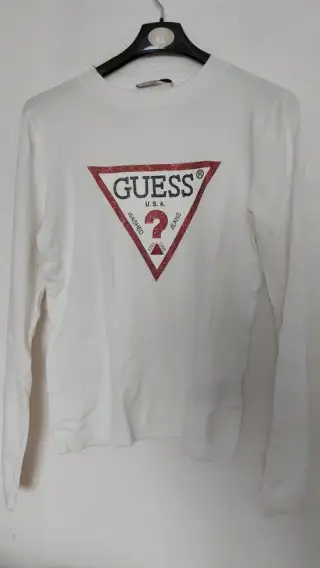 Bílý svetr Guess