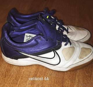 Halové boty Nike.