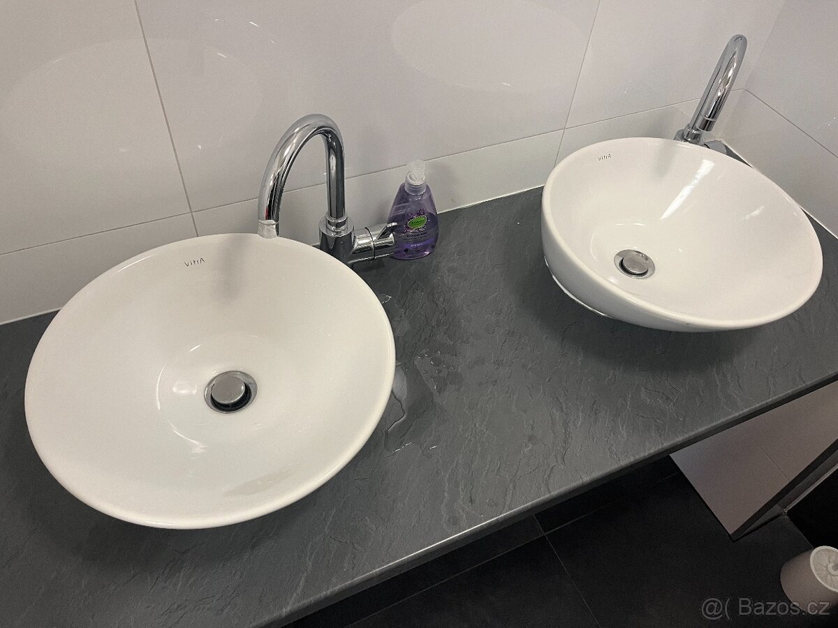 2 kruhová umyvadla na desku VitrA