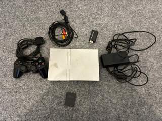 PlayStation 2 (PS2) Slim + ovladač, paměťová karta a 3 hry