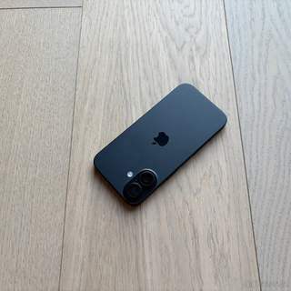 ZÁNOVNÍ APPLE IPHONE 16 128GB ČERNÝ, ZÁRUKA, 100% BATERIE