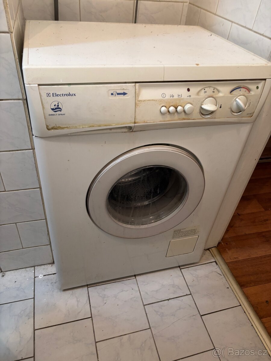 Pračka Electrolux sice starší ale plně funkční mělká pračka