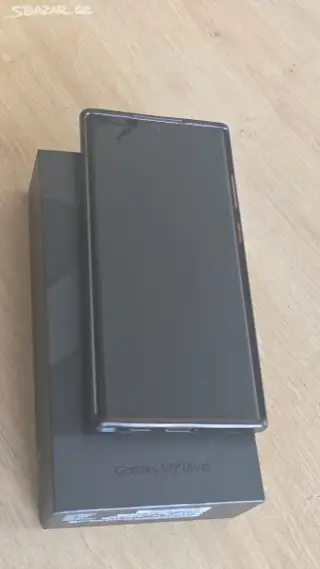 Samsung Galaxy S22 Ultra 256 GB Burgundy, top stav