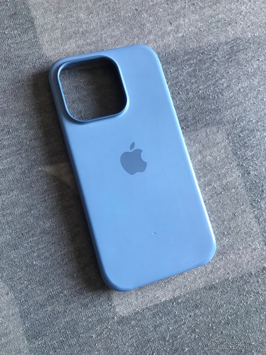 Apple silikonový kryt s MagSafe na iPhone 15 PRO