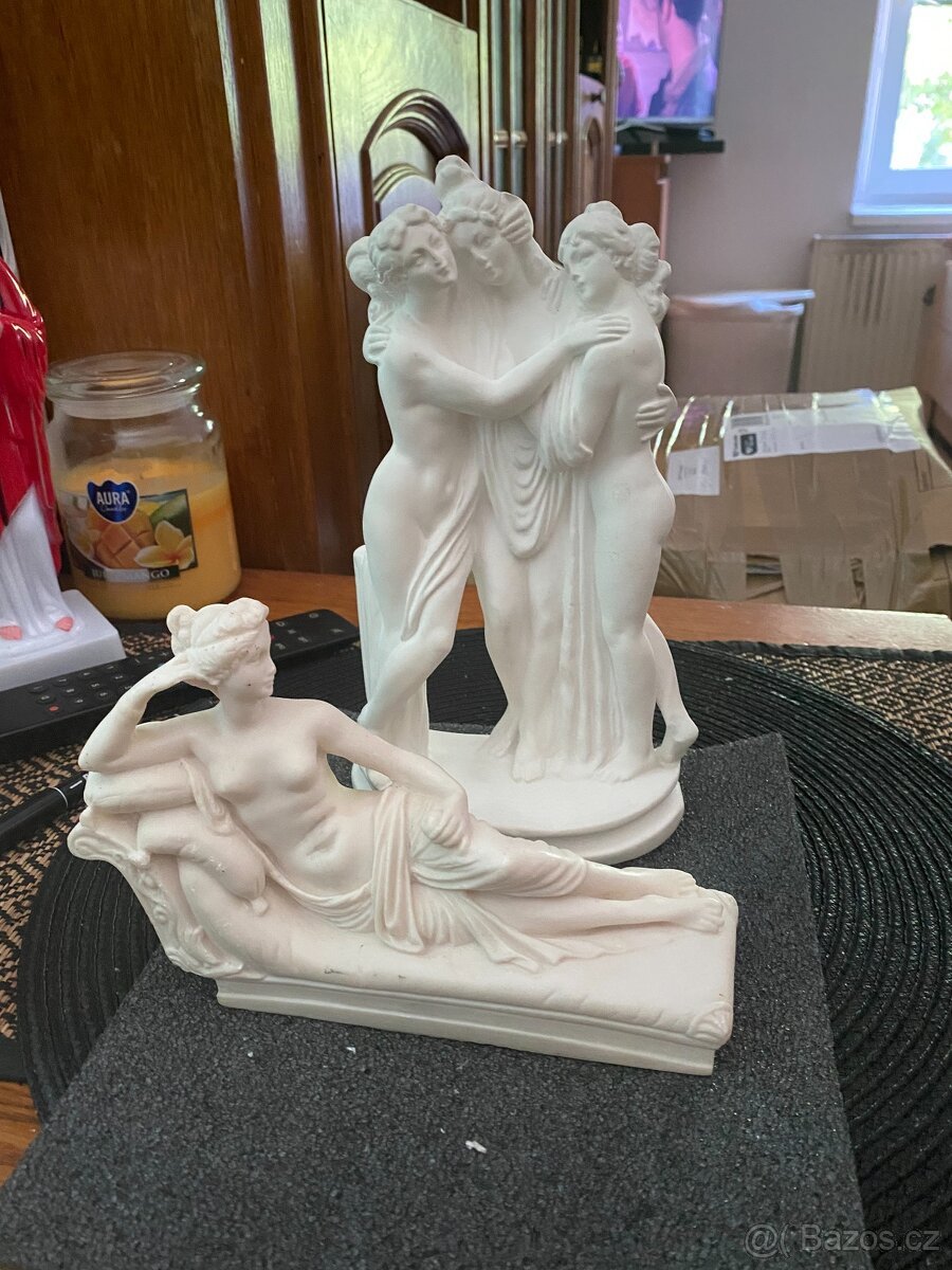 porcelánové sošky a keramické -akty