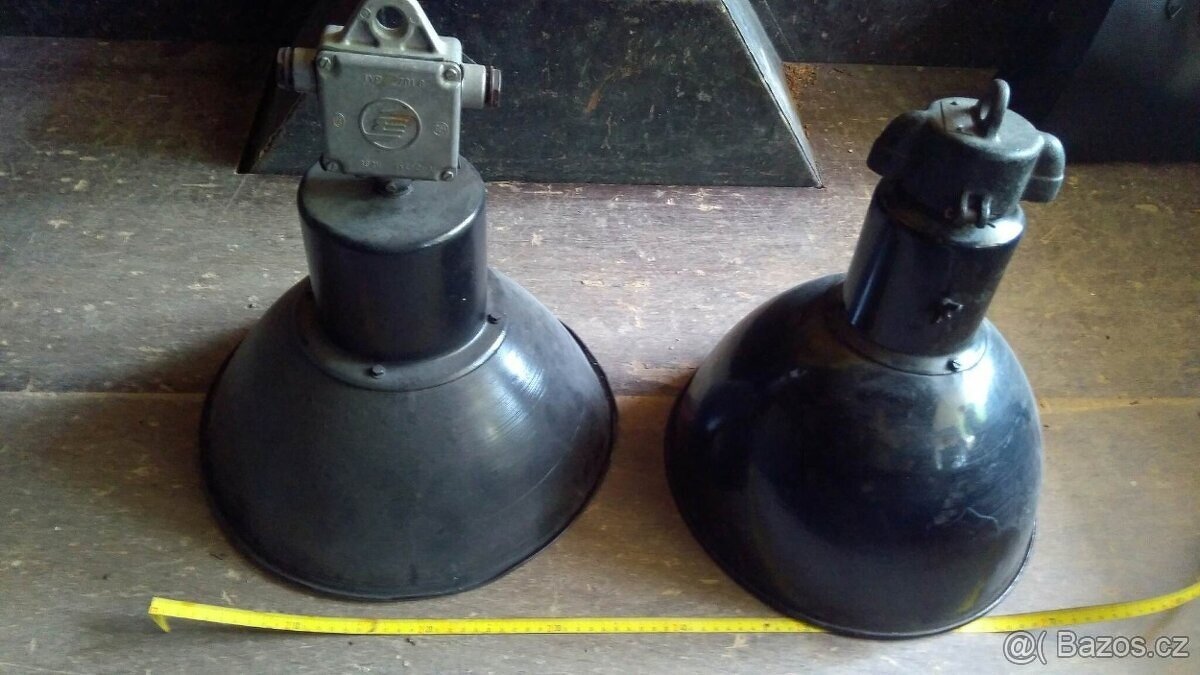 industriální lampa smaltovaná
