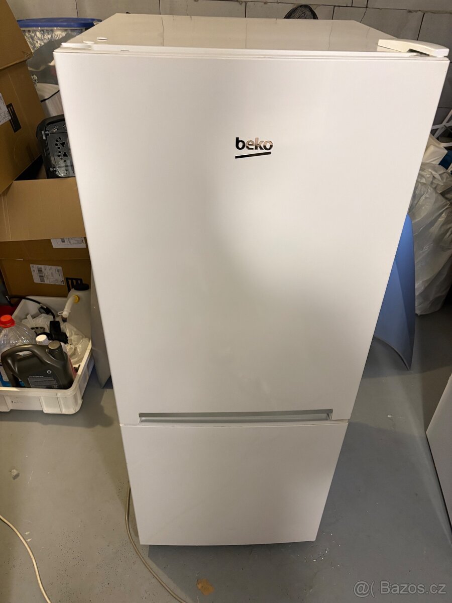 Lednice Beko RCSA210K20W – kompaktní, úsporná, funkční ❄️