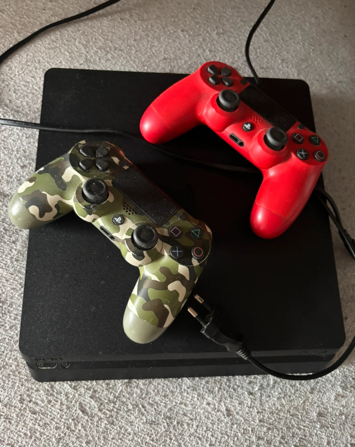 PS4 Slim 500Gb, ovladač, HDMI
