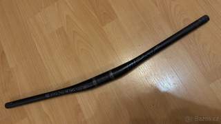 Řídítka Race Face Next SL carbon (165 g) 35x740 mm - zánovní