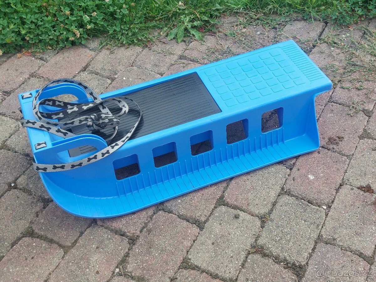 Dětské saně s úložným prostorem