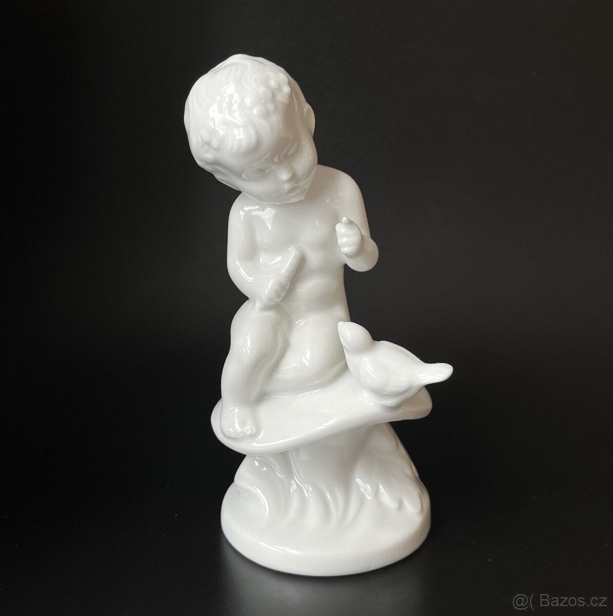 Royal Dux Porcelánová soška Chlapec s ptáčkem 17 cm