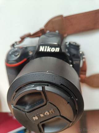 Nikon 750