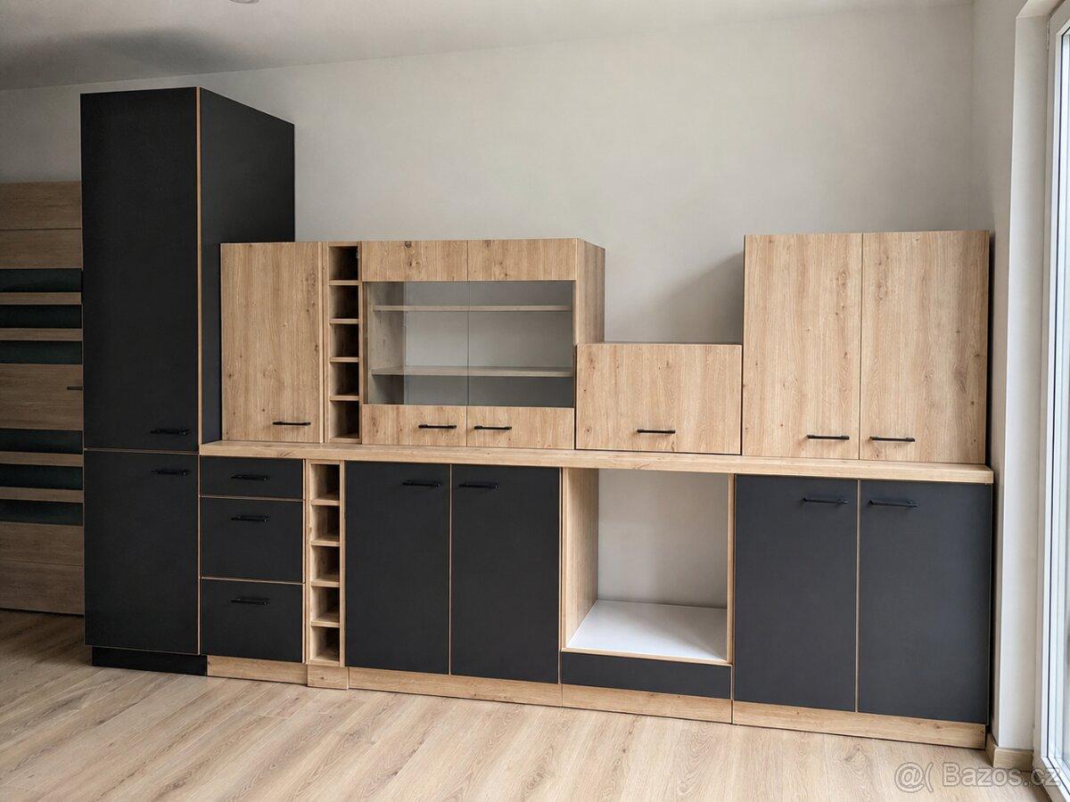 Moderní kuchyňská 315 cm - skladem