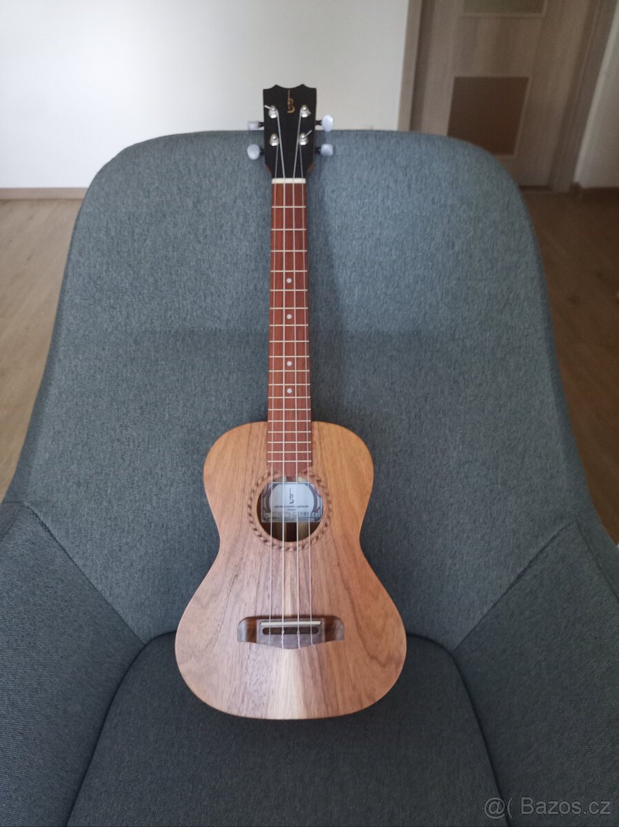Nové tenorové ukulele APC