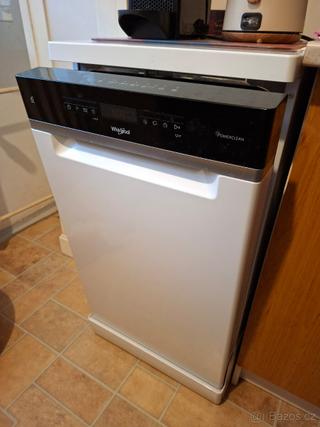 Uzká myčka 45cm Whirlpool WSFO 3O34 PF (bílá slim)