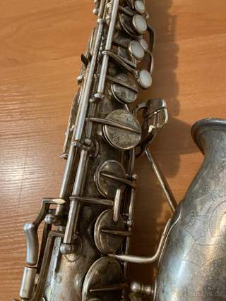 Saxofon KING v originál dřevěném kufru