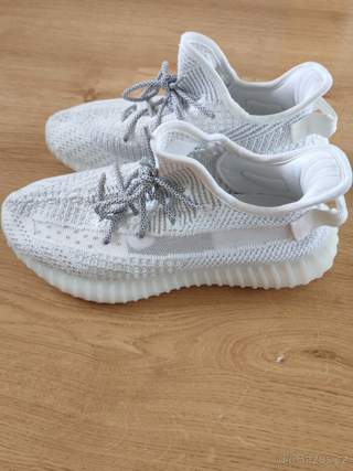 Yeezy vel 42