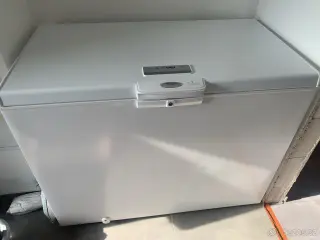 Pultový mrazák Whirlpool