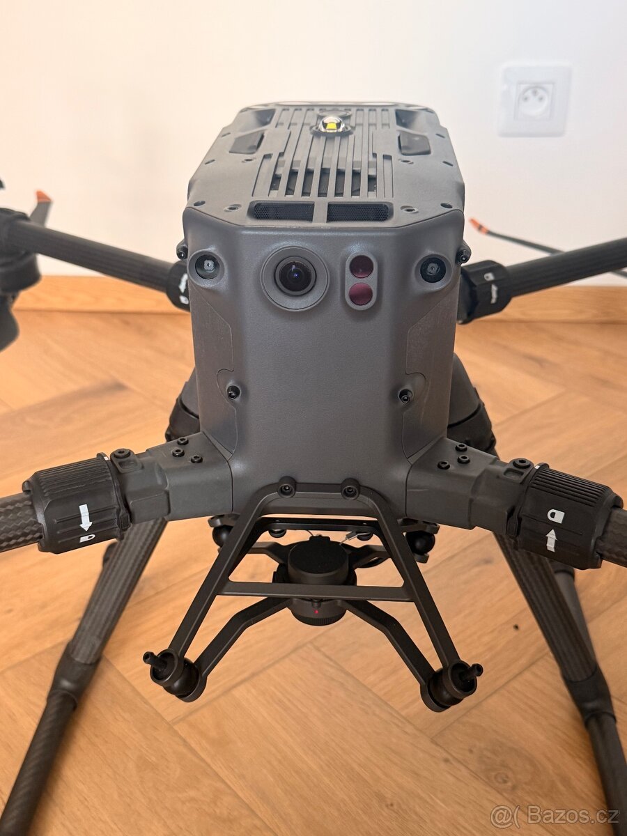 DJI Matrice 350 RTK + DJI RC Plus