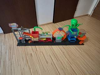 Hotwheels myčka s chobotnicí