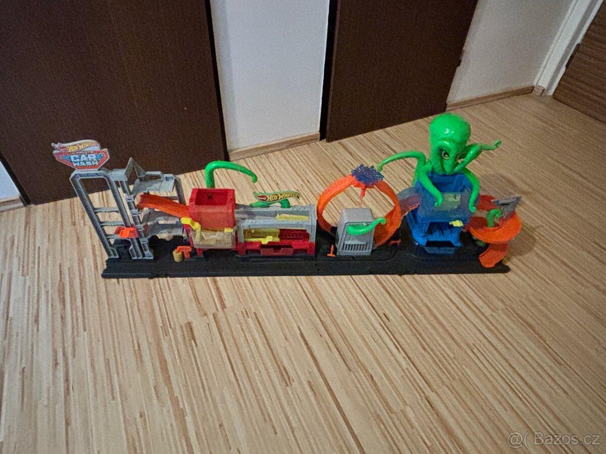 Hotwheels myčka s chobotnicí