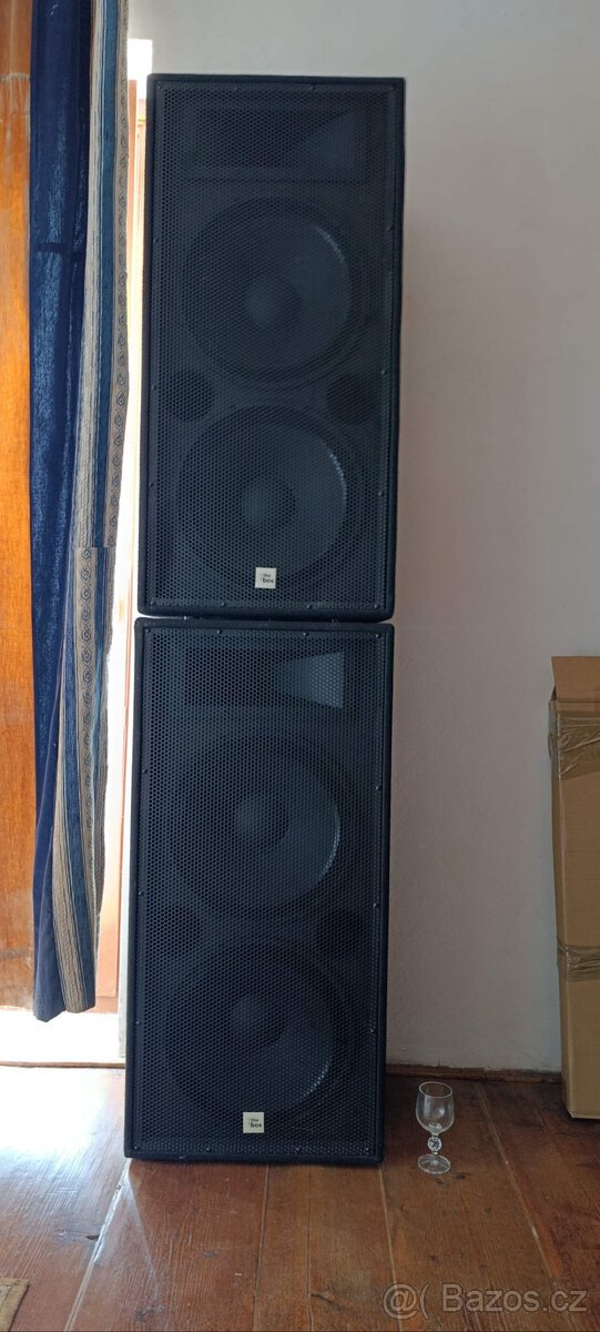 Reproboxy TBox 215, zesilovač Pyle