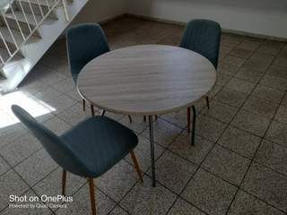 Jídelní set JYSK (kulatý stůl + 3 čalouněné židle Jonstrup)